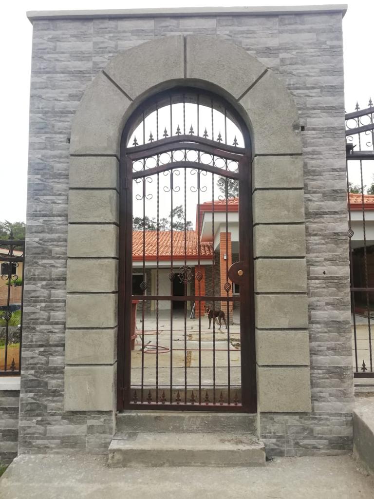 construccion de muro y acceso (6)