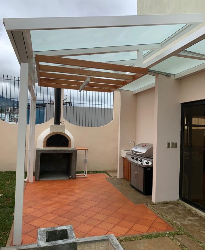 Construcción de terraza en residencia en Escazú